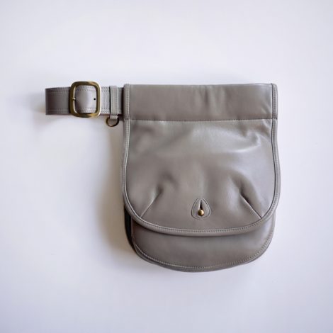 fu-fumikauchida-lambwaistbag-greybeige