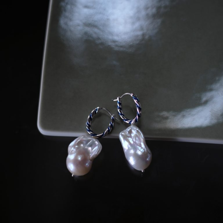 ralaganpre-stripepealearrings