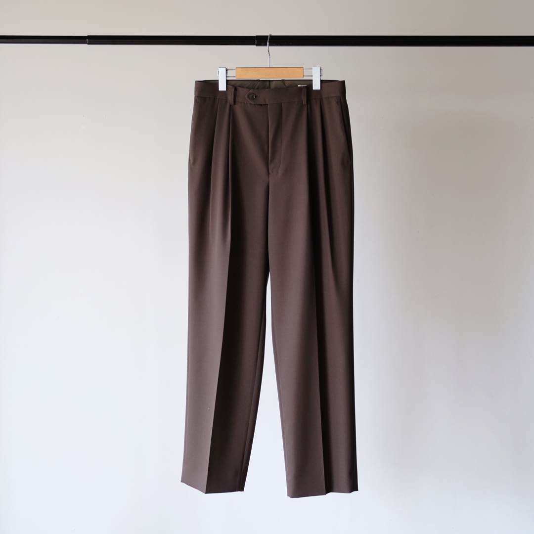 LIGHT WOOL MAX GABARDINE TWO-TUCK SLACKS