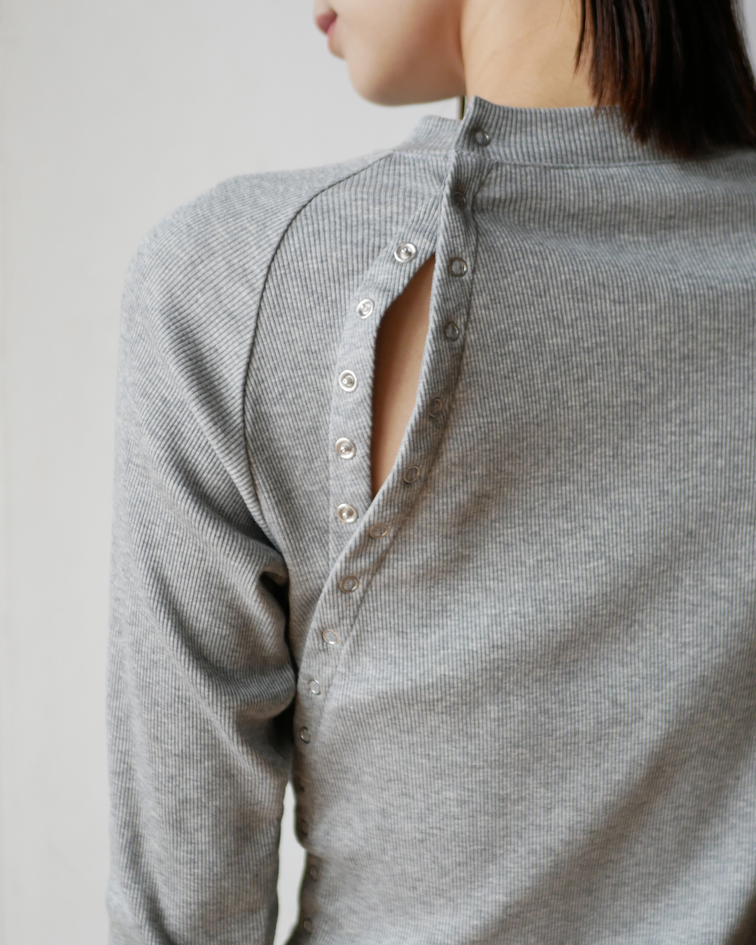 junmikami-mocknecklongsleevecutsew