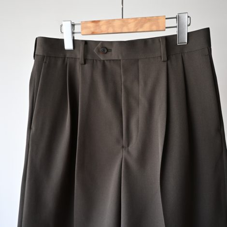 auralee-lightwoolmaxgabardineshorts