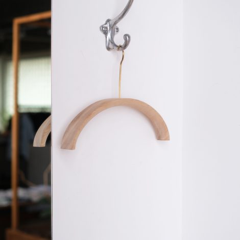 murphpopupstore-whiteoilhanger