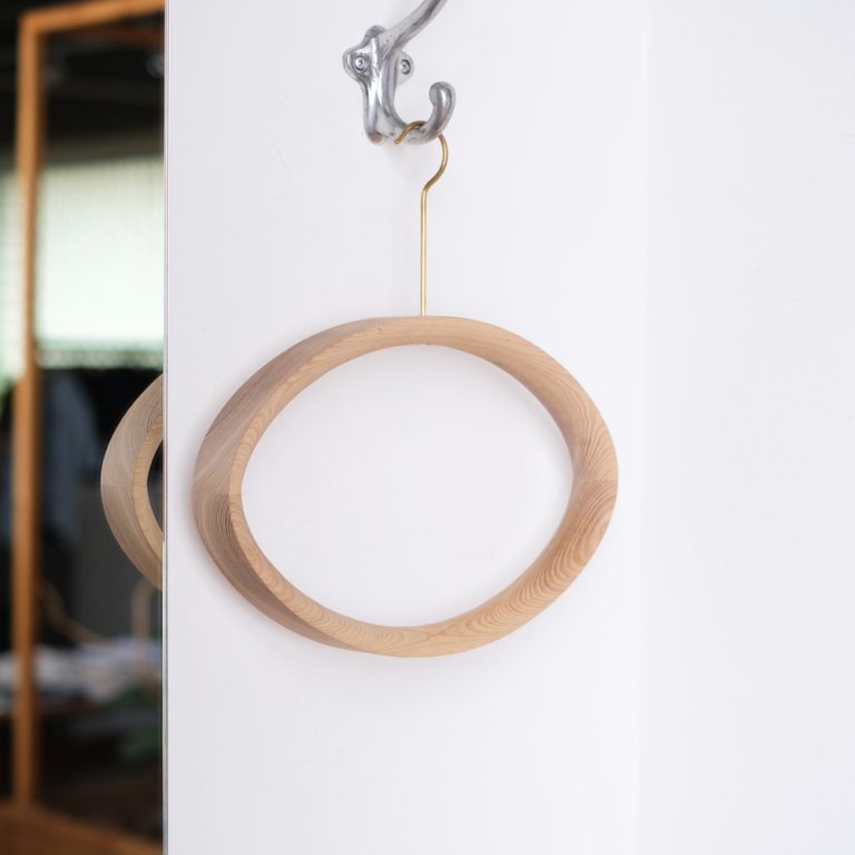murphpopupstore-daenwhiteoilhanger