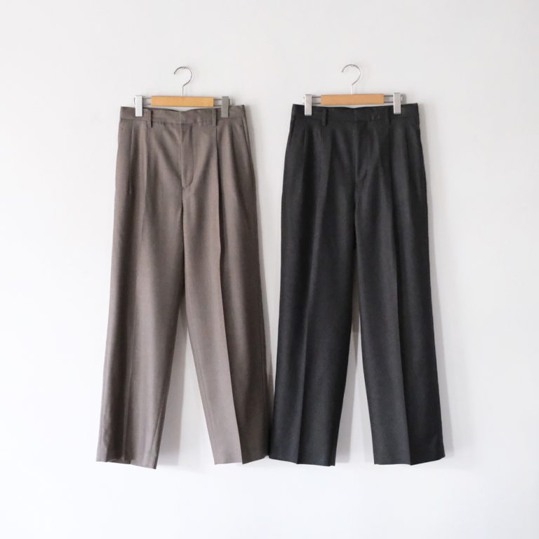 auraleewomens-superlightwooltwo-tuckslacks