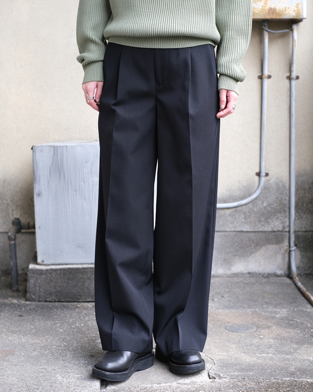 auraleewomens-lightwoolmaxgabardinetwotuckslacks