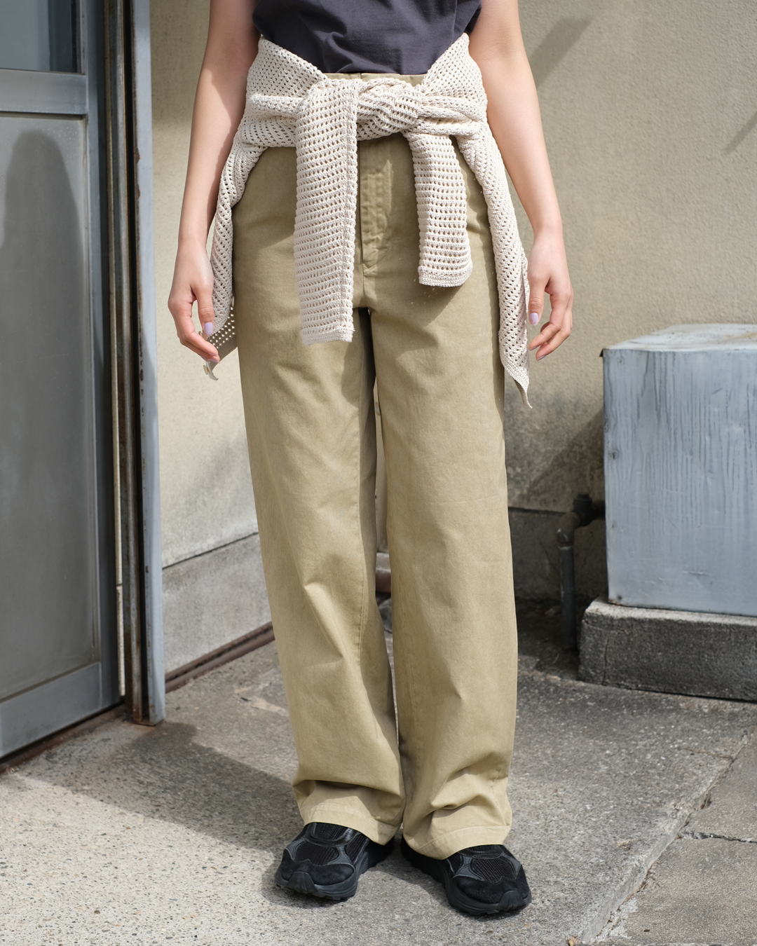 auraleewomens-garmentdyedfinxlightchinopants