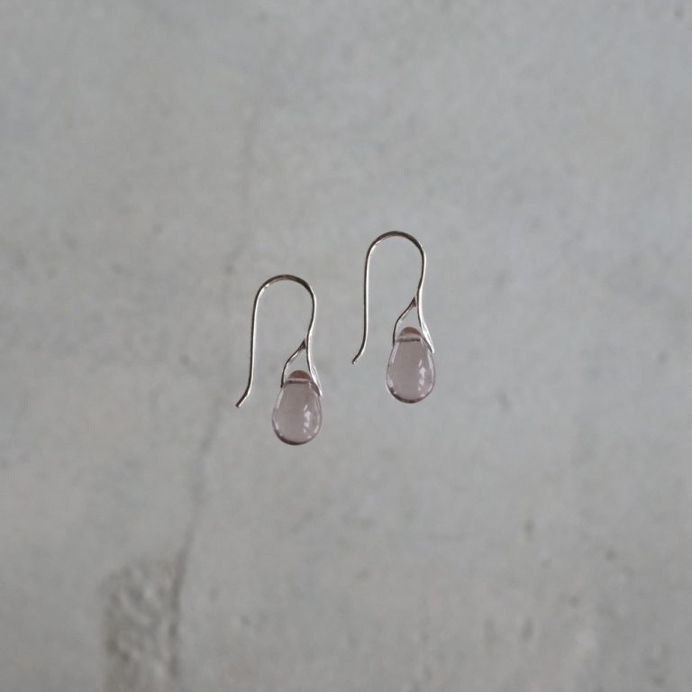 sisijoia-Palelilacminigotaearrings