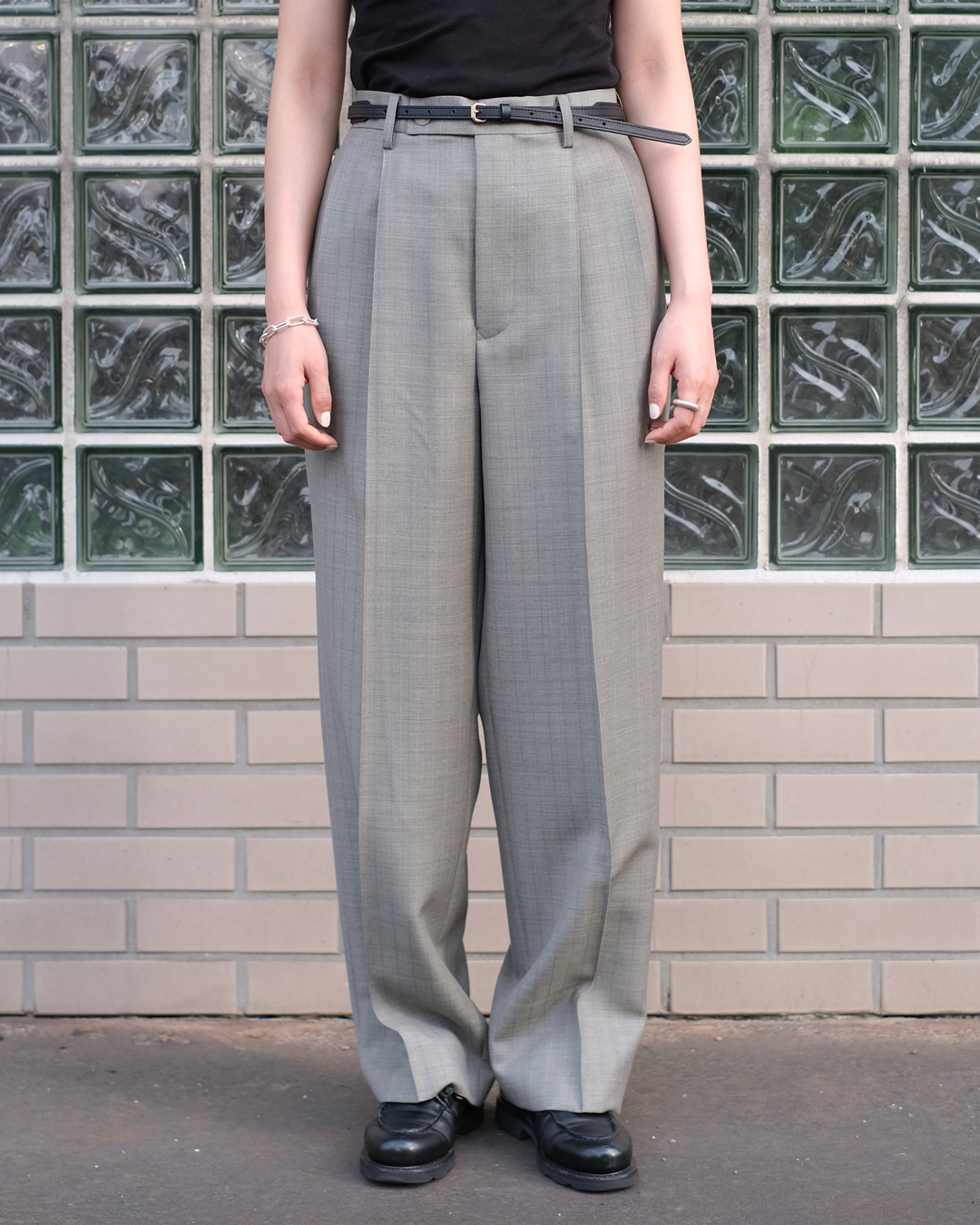 auraleewomens-26ssbluefacedwooltwotuckslacks