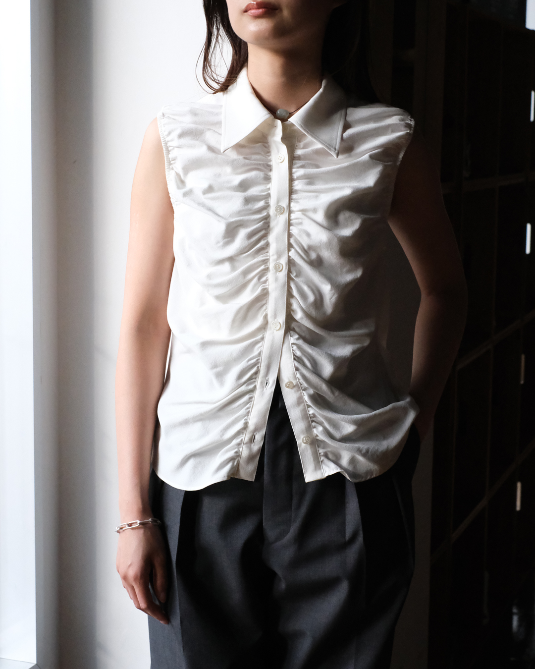 eppopup-silknidomsleevelessgathershirt