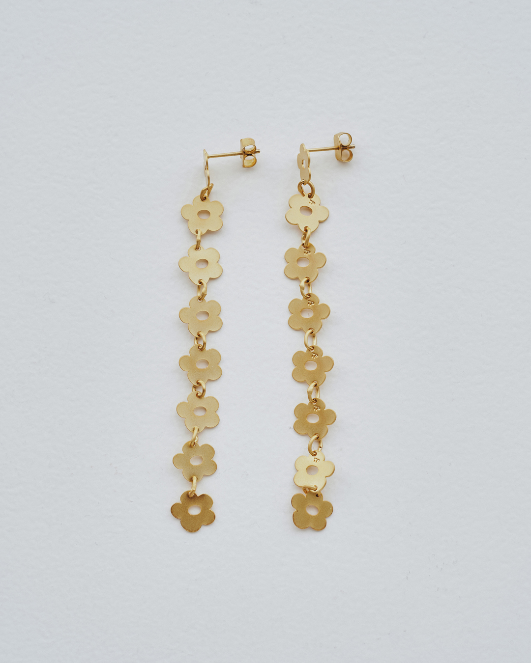 keyholder-floweretchedmetallongearrings