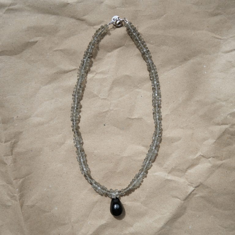sisijoia-greyblackcorailnecklace