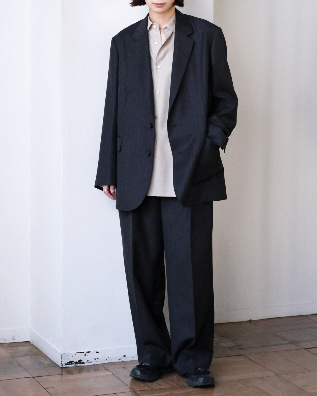auraleewomens-26awbluefacedwooltwotuckslacks